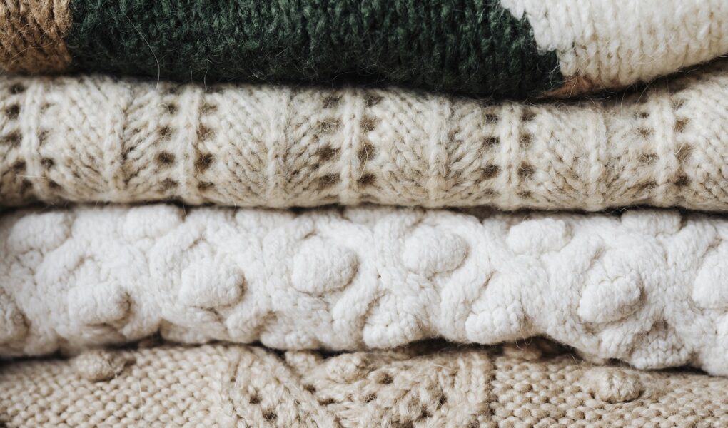 Swetry damskie na zimę, czyli dlaczego warto czytać składy?