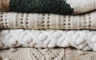 Swetry damskie na zimę, czyli dlaczego warto czytać składy?