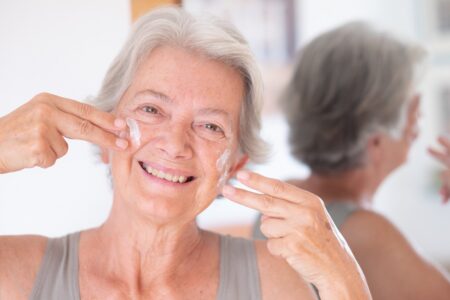 Naturalny krem przeciwzmarszczkowy, czyli idealny prezent na dzień Babci