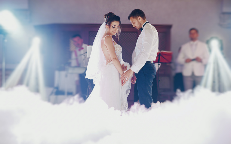 Dym na pierwszy taniec - jak zrobić wrażenie i uczynić wesele niezapomnianym