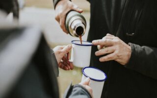 Kubek termiczny - dlaczego warto mieć taki gadżet w swojej firmie?