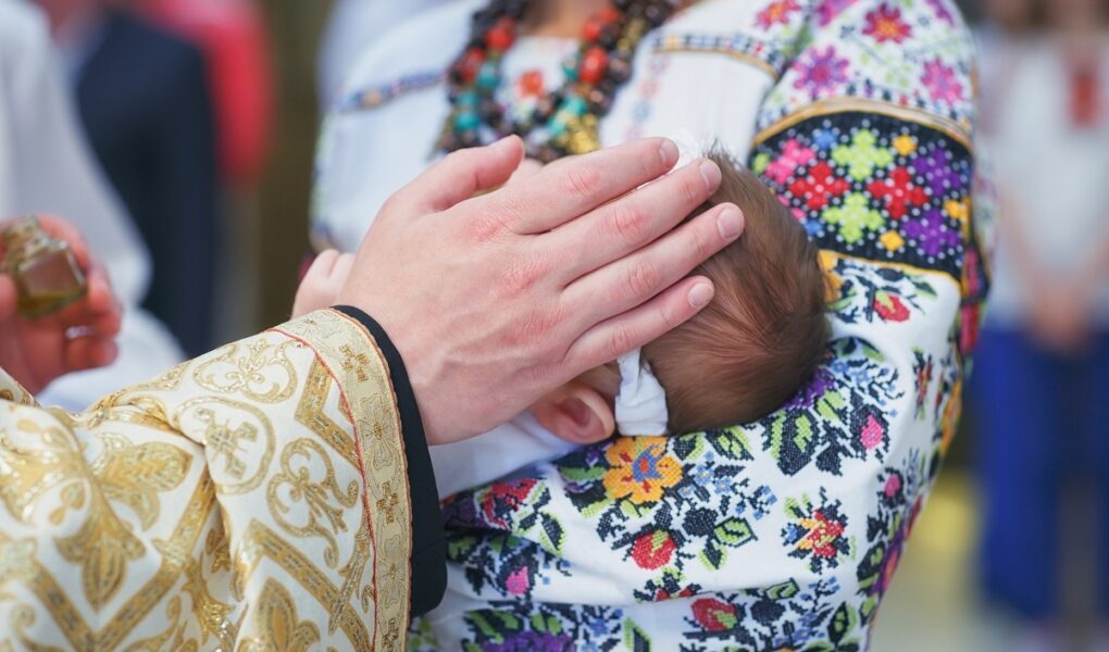Jak ubrać się na chrzest w 2023 roku? Podpowiadamy!