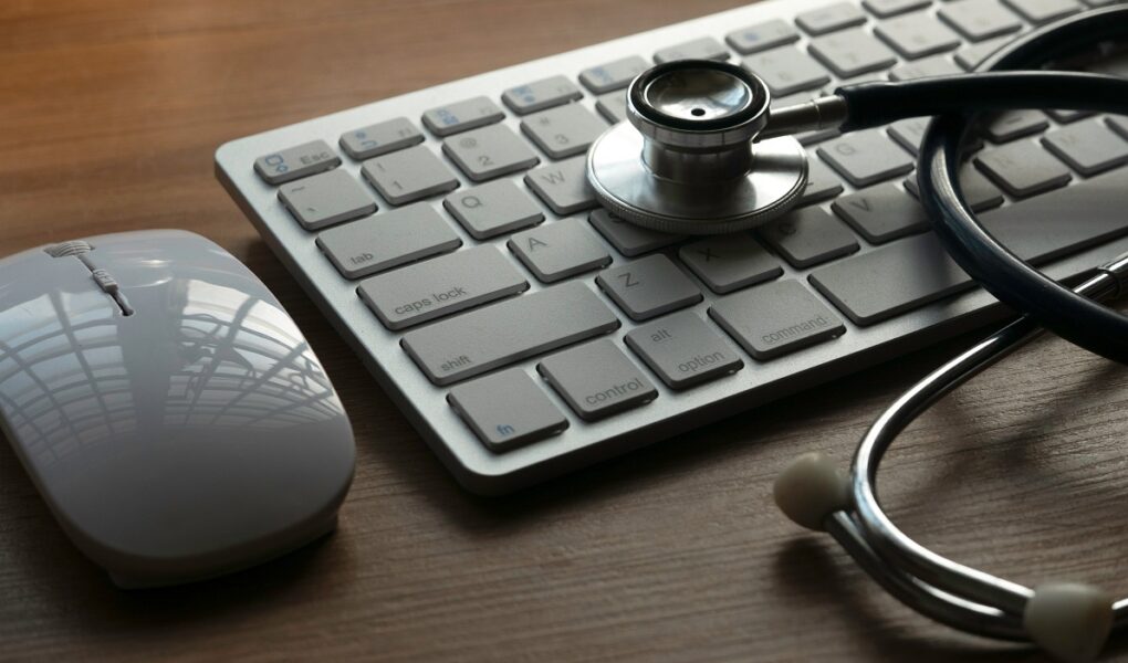 Jak własnoręcznie naprawić uszkodzone akcesoria komputerowe Logitech?