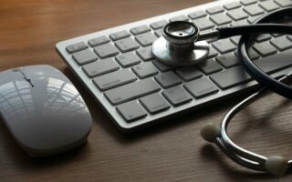 Jak własnoręcznie naprawić uszkodzone akcesoria komputerowe Logitech?