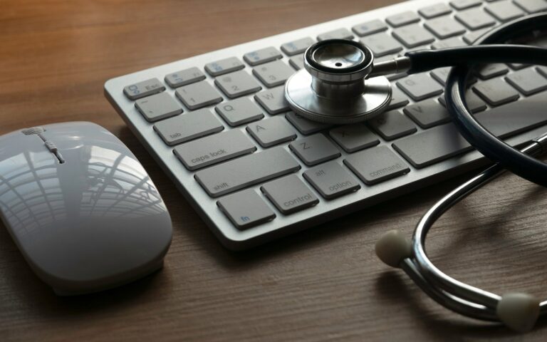 Jak własnoręcznie naprawić uszkodzone akcesoria komputerowe Logitech?