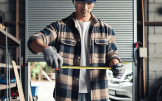 Jak prawidłowo zmierzyć bramę garażową? Praktyczne wskazówki i kroki